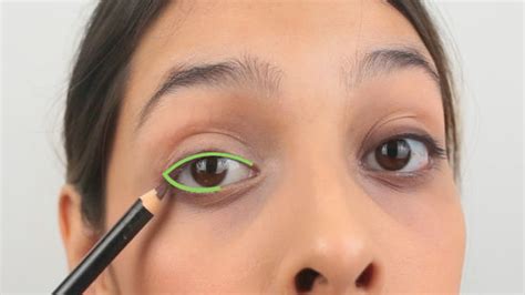 How To Put Eye Makeup On Small Eyes Tutorial Pics