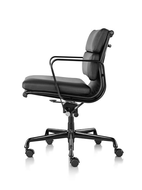 Sophisticated, refined, with a graceful silhouette. Eames Soft Pad Management Chair - Herman Miller