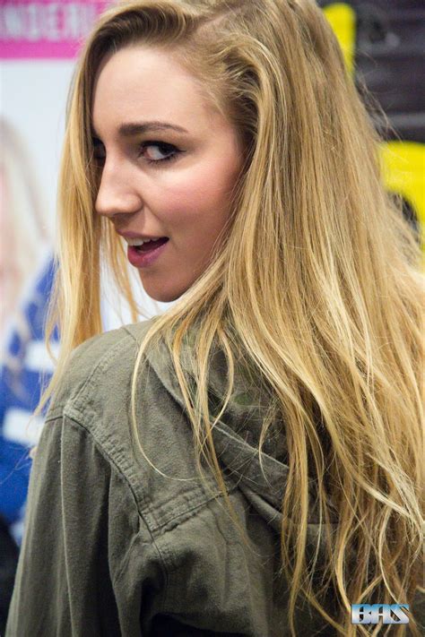 video a talk with library girl the beautiful kendra sunderland at exxxotica nj 2015 ~ words