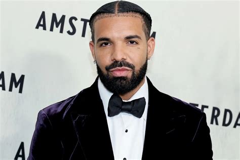 Drakes Heartfelt Performance Rapper Shares Stage With His Mother