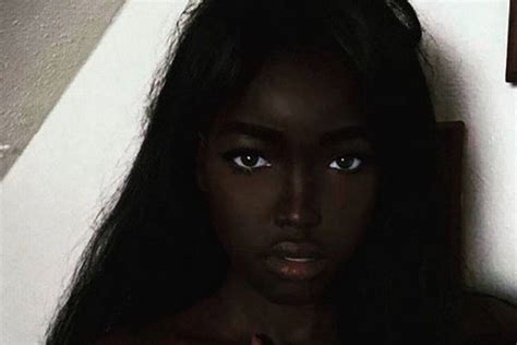 Diversidad Racial Esta Modelo Negra Impacta Con Su Belleza Nueva Mujer
