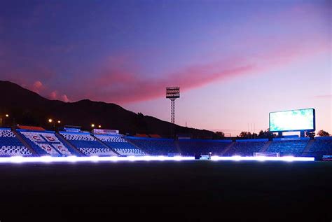 Actualmente juega en la primera b metropolitana. Philips renovó pantallas de Estadio San Carlos de ...