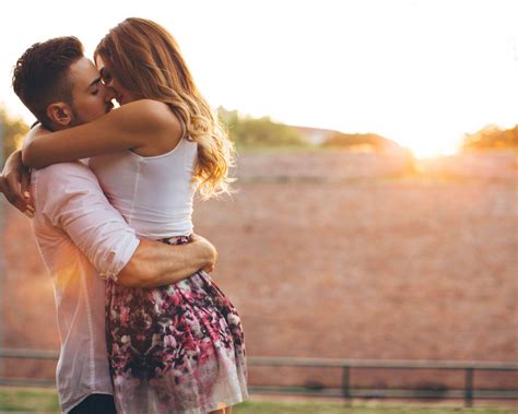 Boy And Girl Couple Hug Kiss Love Romantic Pic Wallpapers Hd