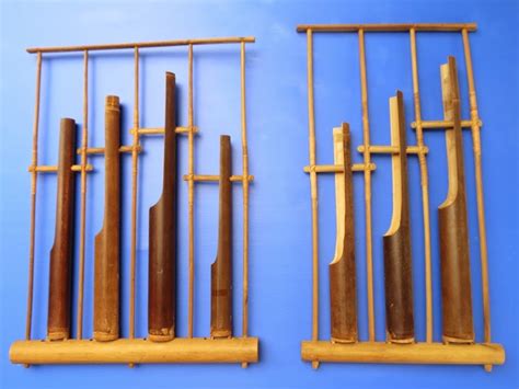 Kolintang adalah salah satu alat musik tradisional yang berasal dari daerah minahasa, sulawesi utara. Alat Musik Tradisional Indonesia dan Fungsinya