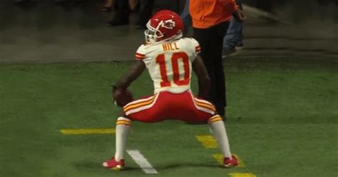 Chiefs Wr Tyreek Hill Twerks After Catching 65 Yard Touchdown Pass Video