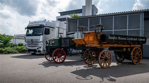 Daimler Truck Steht Wie 1896 Vor Einem Umbruch