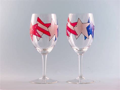 Cute Fourth of July wine glasses | Hand painted wine glasses, Holiday
