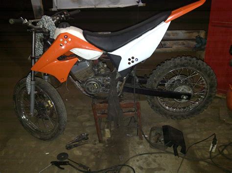 Berat kosong 94 kilogram, meski lebih ringan dibandingkan rx king, namun kapasitas tangki oli mesinnya lebih besar yaitu 1,3 liter. Modifikasi Motor Trail: Modif Trail RX-S 115 cc