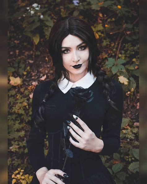 This Wednesday Addams Cosplay By Luxlo Is So Good Its Altogether Ooky Herodope