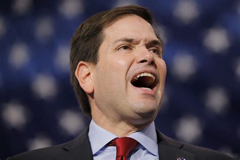 A forma correta é março. Marco Rubio booed by Latino crowd in Florida