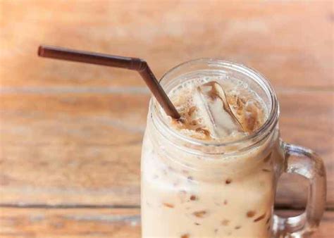 Drink brewed coffee or tea with added milk and sugar and you're looking at only about 60 calories a serving. Skinny Iced Mocha Latte Recipe Sugar Free Keto