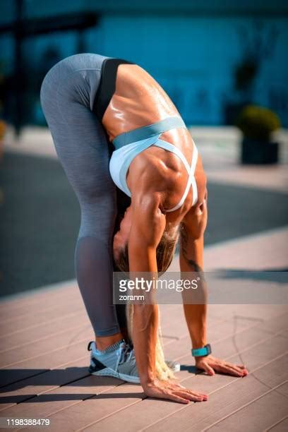 Forward Bend Yoga Photos Et Images De Collection Getty Images