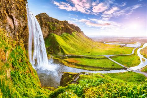 Tips For Seljalandsfoss Iceland The Waterfall You Can Walk Behind