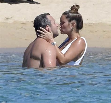 Sam Faiers Shares A Kiss With Paul Knightley In Sardinia Daily Mail