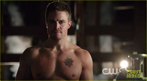Stephen Amell Ridiculously Ripped Abs In Shirtless Arrow Stills