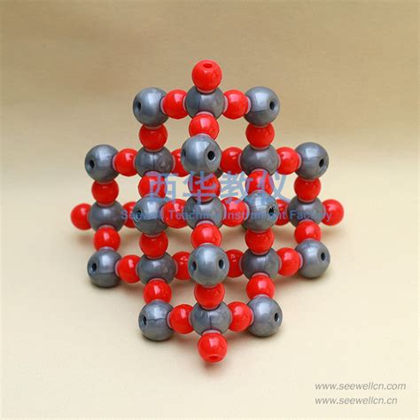 Почему sio2. Атомная решетка sio2. Sio2 кристаллическая решетка. Кристаллическая решетка кремнезема sio2. Кристаллическая решетка диоксида кремния.