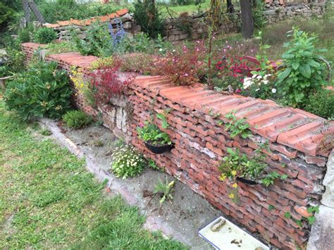 Gemeinden sind offene feuer ohne weiteres erlaubt. Schönes garten gestaltung deko ziegel mauer trockenmauer ...