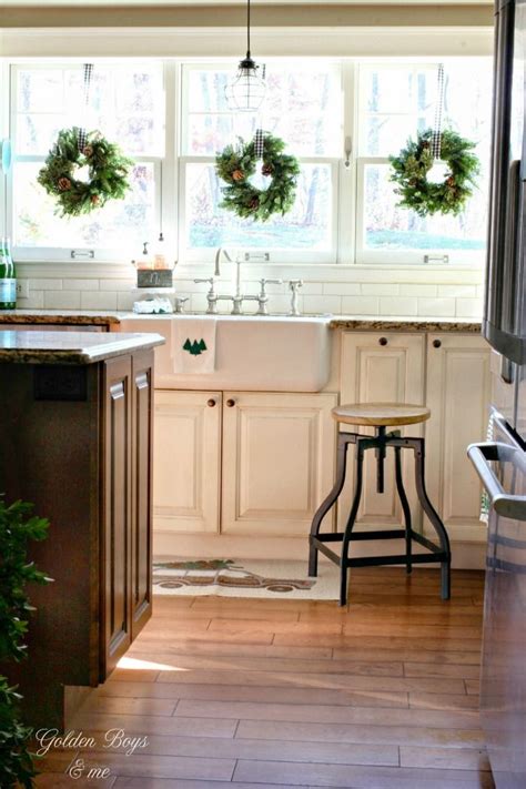 Lots of pretty christmas kitchen decorating ideas to add that festive touch to your kitchen this season! 378 best Christmas Natural Decorating images on Pinterest ...