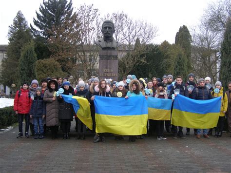 Екст песни кузьма скрябин — україна єдинаа еє на світі край багатий щедрими ланами,f#m eчисті води, ліс і горивсього вдосталь є.люди різні тут живуть. У Буській гімназії відбулася просвітницька зустріч ...