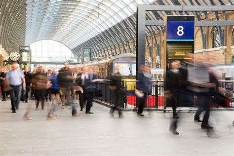 One hour's commute can save £450k on house price - BestAdvice