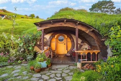 Spend The Night In The Real Life Hobbiton Village In New Zealand 🧙🏼‍♂️