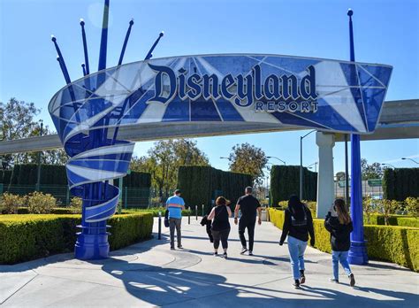 Disneyland Universal And Other California Theme Parks Can Reopen April