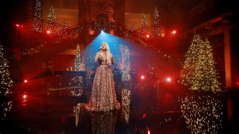 Carrie Underwoodが2021 Carols In The Domainで披露した O Holy Night の映像を公開 洋楽まっぷ