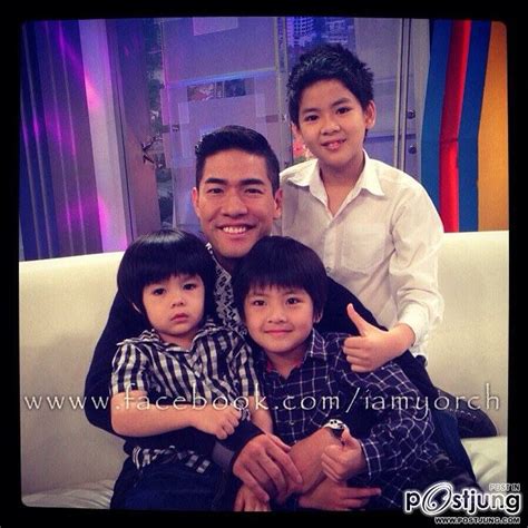 ลูกลำยอง ทองเนื้อเก้า น้องยอร์ช ยงศิลป์ น้องแม็ค น้องเมลิค ยิ่งโตยิ่งหล่อ. ไม่ได้ตามละคร แต่ชอบน้องยอร์ช - วันเฉลิม ทองเนื้อเก้า