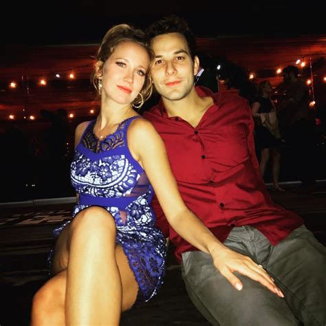 Anna Camp And Skylar Astin Split After Over Two Years Of Marriage Anna Camp Central Coast