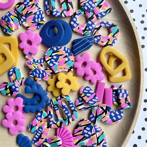 A Plate Filled With Lots Of Different Colored Hair Clips