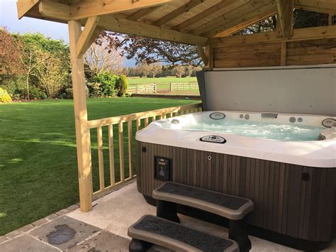 Jacuzzi Hydrotherapy Hot Tub At Clock Farm House Yorkshire Hot Tub