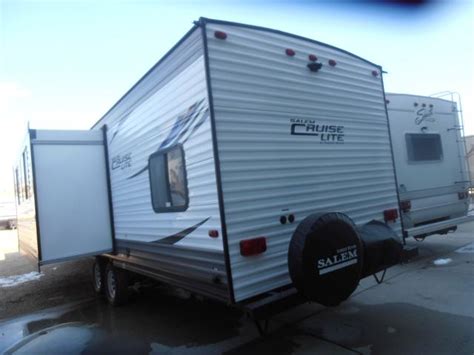 Full of great features that are usually only found in rvs at higher prices, the cruise lite offers you quality and value. SOLD 2017 Forest River Salem Cruise Lite 273QBXL TT Stk #2214