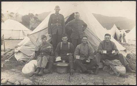 Soldiers Eating Food During Wwi 1910s 787x495