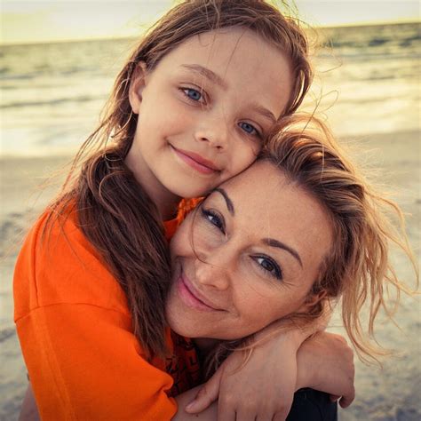Martyna wojciechowska wyszła za mąż, jest w ciąży i schudła!? Martyna Wojciechowska wystąpiła z córką w reklamie: dochód ...