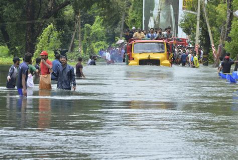 Kerala India Flooding Kills Hundreds Cbs News