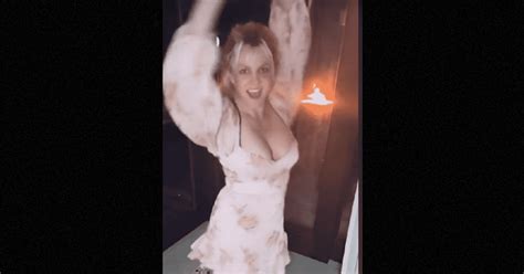 Britney Spears How True Are AI Conspiracy Theories About Singer On TikTok MEAWW