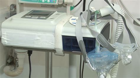 medicii de la spitalul ”victor babeș” folosesc un apart de ventilație non invazivă pentru a