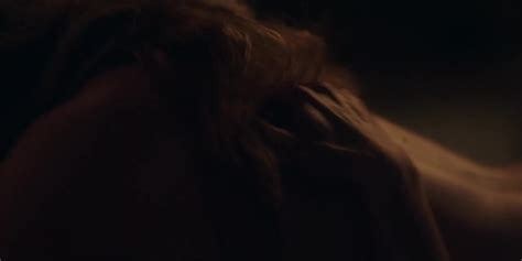 Nude Scenes Elisabeth Moss In The Handmaid S Tale Gif Video Nudecelebgifs Com