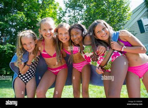 9 10 Jahre Mädchen Bikini Fotos Und Bildmaterial In Hoher Auflösung Alamy