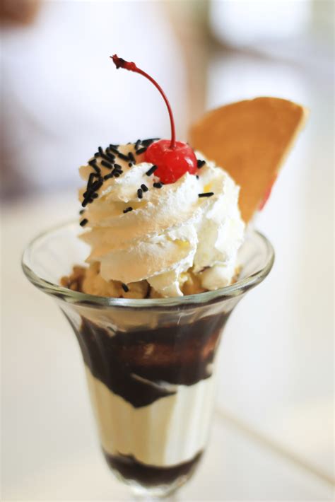 How To Make The Ultimate Hot Fudge Sundae Learn To Cook