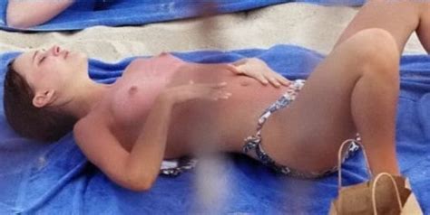 natalie portman sunbathing topless on the beach