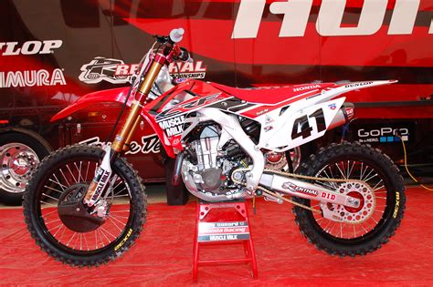 Trey canard announces his retirement from professional racing. BIKES OF THE OUTDOORS : TREY CANARD'S FACTORY MUSCLE MILK ...