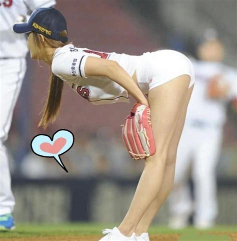 韩国女星穿紧身热裤大秀球技突然做起一字马大秀身材看呆众人 每日头条