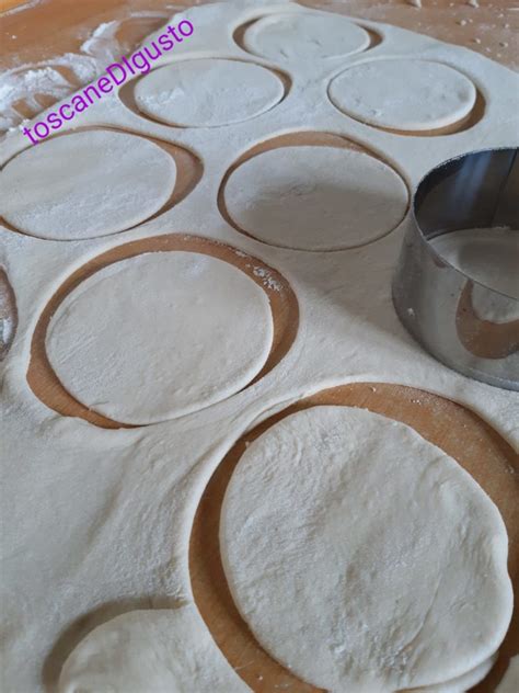 Maybe you would like to learn more about one of these? Calzoncini al forno con esubero di lievito madre - Toscane ...