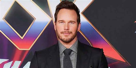 Chris Pratt Proudly Displays Cut Abs And Fake Wound In Selfie