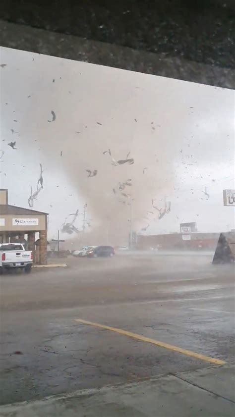 Tornado In Arkansas City Injures 22 Residents Say Stay At Home Covid