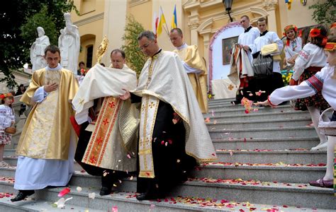 A Catholic Life Corpus Christi Serving Notes