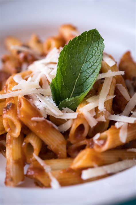 Io vado matta per le melanzane! Pasta con melanzane al sugo