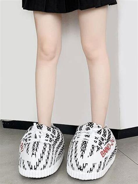 Yeezy Slippers White Terry Upper Closed Toe Printed Waterproof Sole