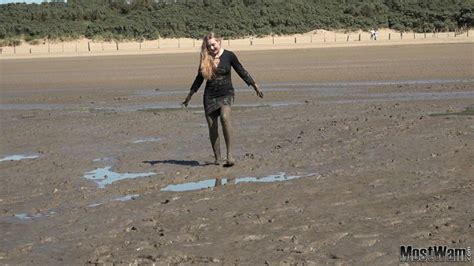 Pin By Miklish On Wet And Muddy Fun In 2020 Mudding Girls Mudding Beach
